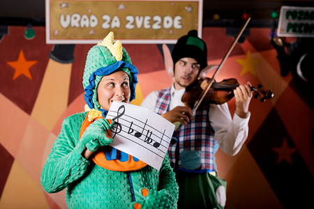 POLETJE V IZOLI: DINO IN ČAROBNI TONI