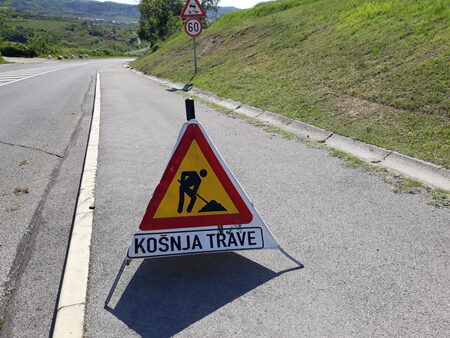 Opozorilo na košnjo trave (vir Komunala Izola)