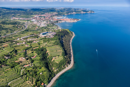 Pogled na Izolo s koprske smeri (foto Jaka Ivančič)