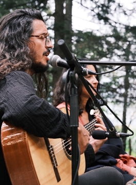Akustični nastop: Felipe Echavarría in Katja Šulc