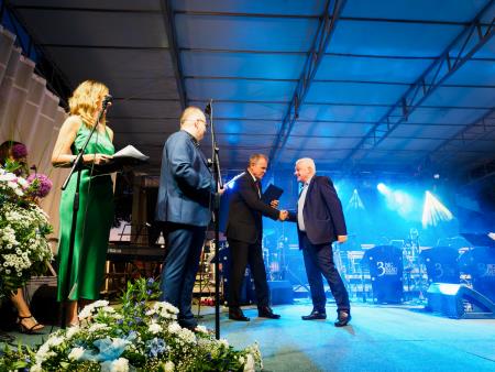 Prejemnik priznanja Edoardo Mattioli z županom
