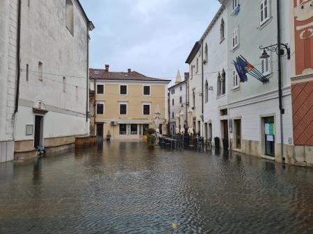 Manziolijev trg
