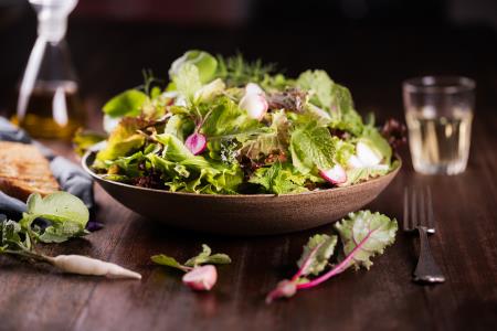 Na izolskih krožnikih se znajdejo sveže, zdrave in okusne jedi (foto: Jaka Ivančič).