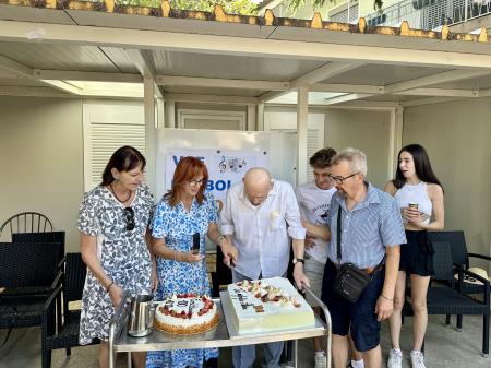 K rojstnodnevnemu praznovanju sodi tudi torta.