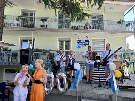 Zabava s Primorskimi fanti.