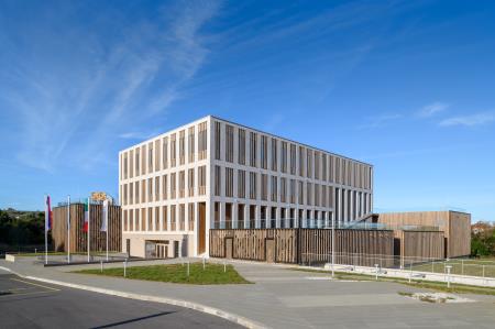 Raziskovalni inštitut InnoRenew CoE. 