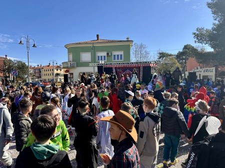 Osnovnošolske maškare na Lonki