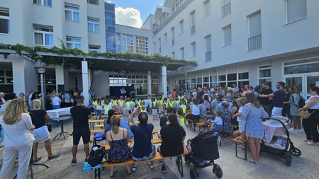 Sprejema so se udeležili tudi starši ali skrbniki otrok in drugi najbližji sorodniki.