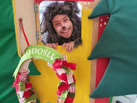 Prizor iz predstave Dežela Zim-Bim-Bim