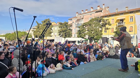 Med gledališko predstavo za otroke 