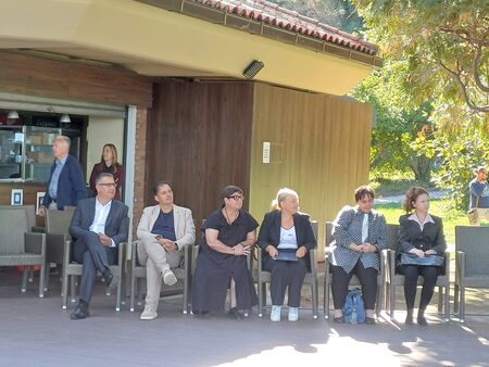 Dogodka sta se udeležila tudi župana Kopra in Sežane ter podžupanji Ankarana in Izole. Ob njih sra predstavnici pristojnega ministrstva. Foto: VDC Koper.